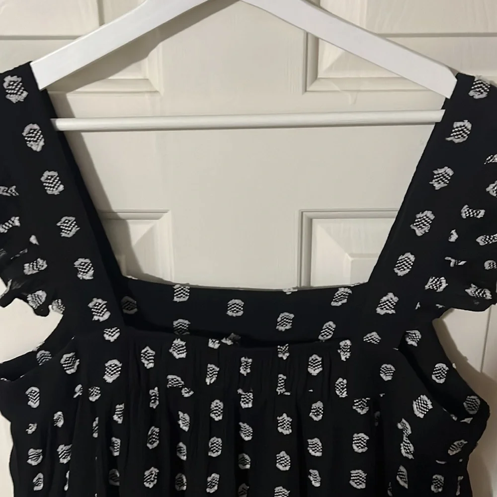 *NEW* LOFT Black & White Flutter Sleeve Dress Size L - Picture 4 of 9